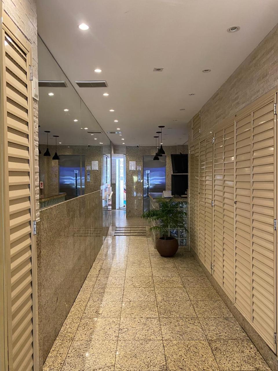 Quarto Privativo A Uma Quadra Da Praia De Copacabana ริโอเดจาเนโร ภายนอก รูปภาพ